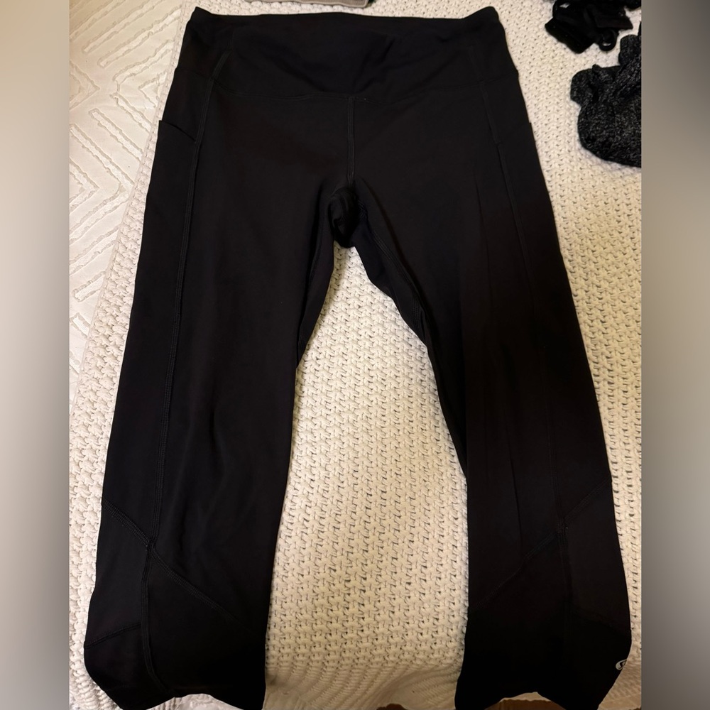 Black LuluLemon cropped leggings